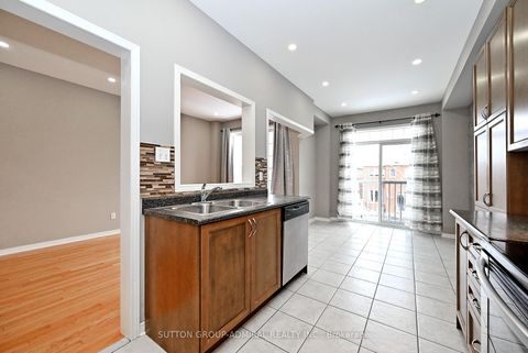 Photo 10 at 41 Big Hill Crescent, Patterson, Vaughan