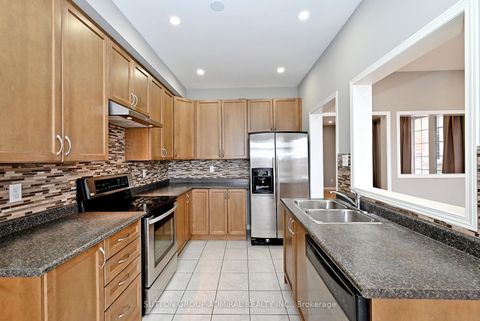 Photo 14 at 41 Big Hill Crescent, Patterson, Vaughan