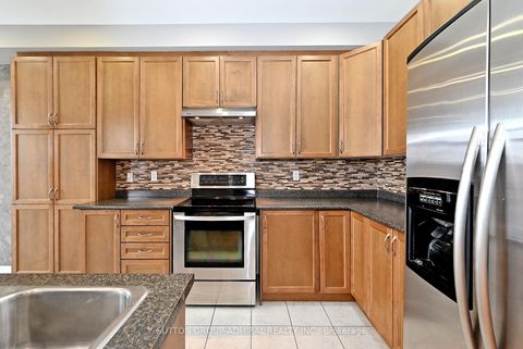 Photo 16 at 41 Big Hill Crescent, Patterson, Vaughan