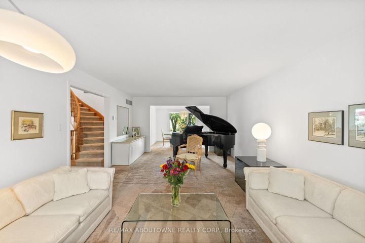 Photo 10 at 20 Arkendo Drive, FD Ford, Oakville