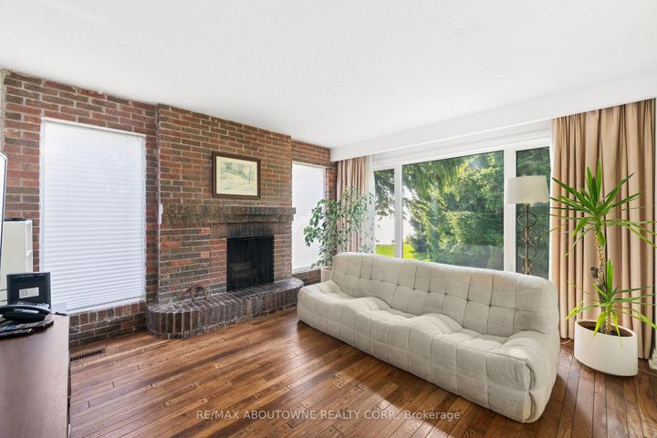 Photo 14 at 20 Arkendo Drive, FD Ford, Oakville