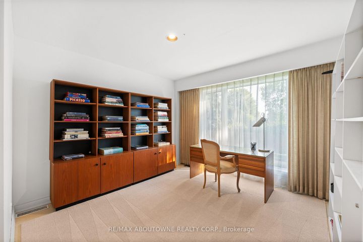 Photo 16 at 20 Arkendo Drive, FD Ford, Oakville