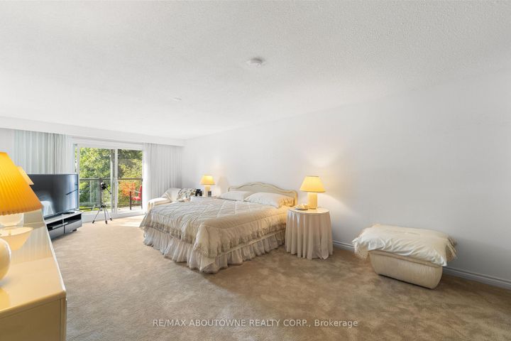 Photo 18 at 20 Arkendo Drive, FD Ford, Oakville