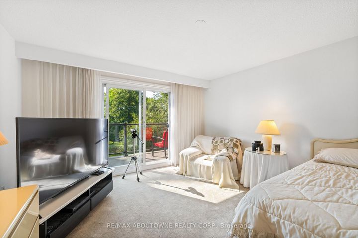 Photo 20 at 20 Arkendo Drive, FD Ford, Oakville