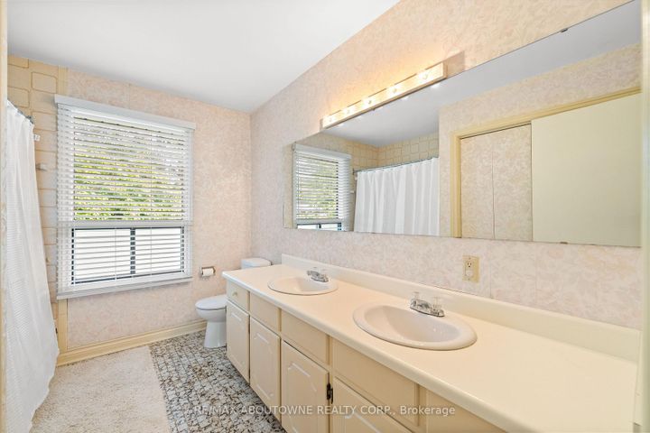 Photo 21 at 20 Arkendo Drive, FD Ford, Oakville