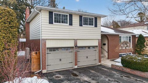 Photo 1 at 946 Beaufort Court, Eastdale, Oshawa