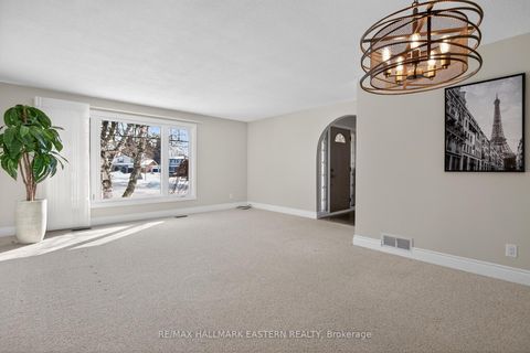 Photo 8 at 946 Beaufort Court, Eastdale, Oshawa