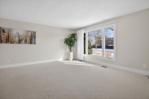 Photo 9 at 946 Beaufort Court, Eastdale, Oshawa