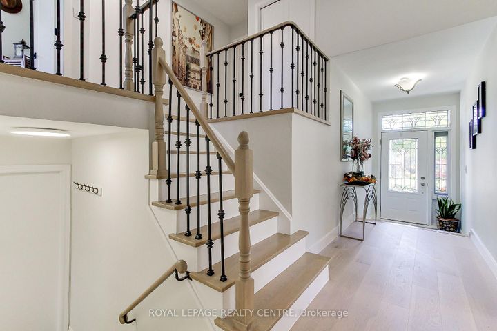 Photo 6 at 2039 Davebrook Road, Clarkson, Mississauga