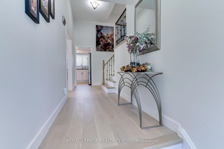 Photo 7 at 2039 Davebrook Road, Clarkson, Mississauga