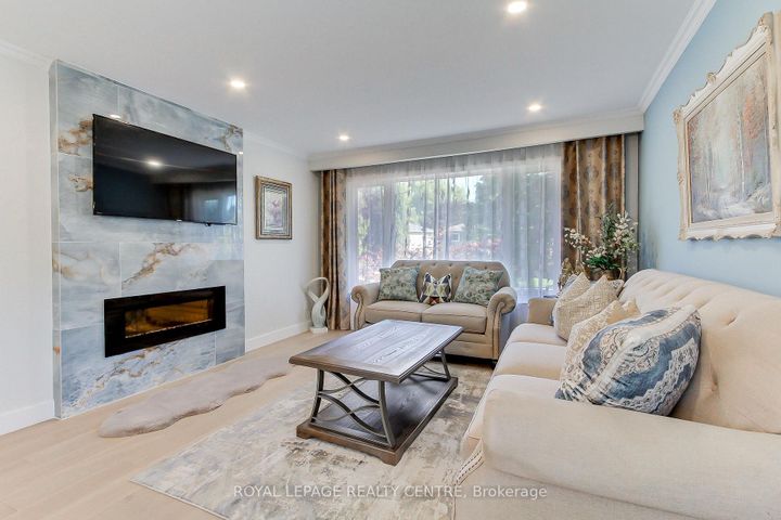 Photo 10 at 2039 Davebrook Road, Clarkson, Mississauga