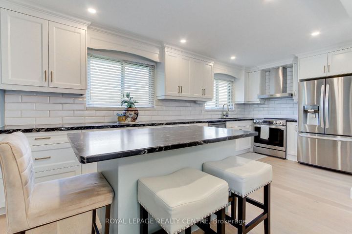 Photo 18 at 2039 Davebrook Road, Clarkson, Mississauga