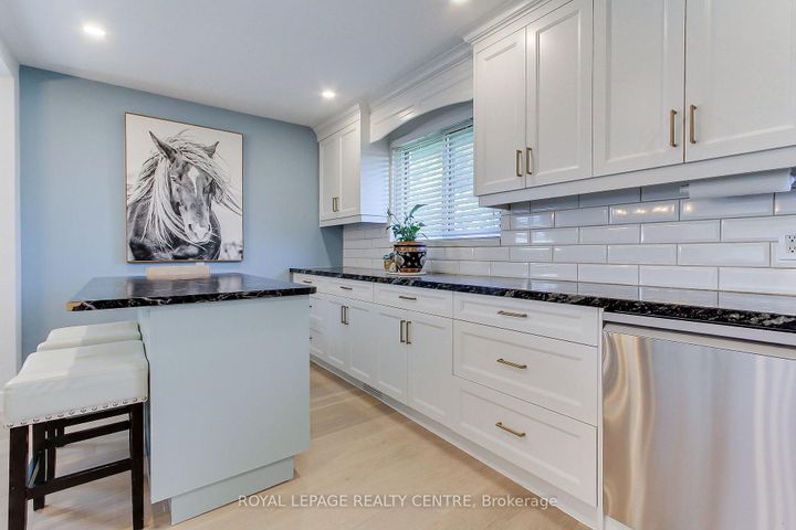 Photo 21 at 2039 Davebrook Road, Clarkson, Mississauga