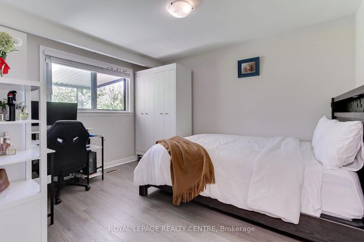 Photo 25 at 2039 Davebrook Road, Clarkson, Mississauga