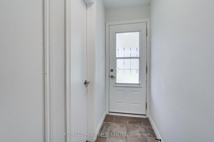 Photo 27 at 2039 Davebrook Road, Clarkson, Mississauga