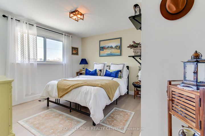 Photo 33 at 2039 Davebrook Road, Clarkson, Mississauga