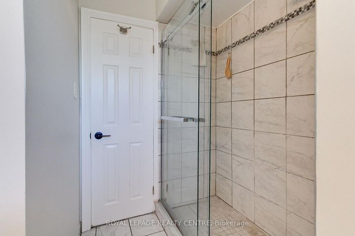 Photo 36 at 2039 Davebrook Road, Clarkson, Mississauga