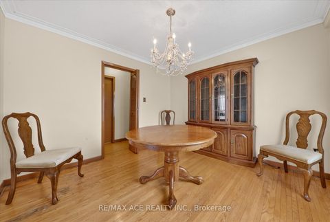 Photo 11 at 113 Magnolia Avenue, Kennedy Park, Toronto