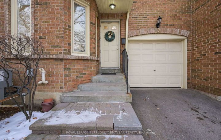 Photo 2 at 12 - 5020 Delaware Drive, Hurontario, Mississauga