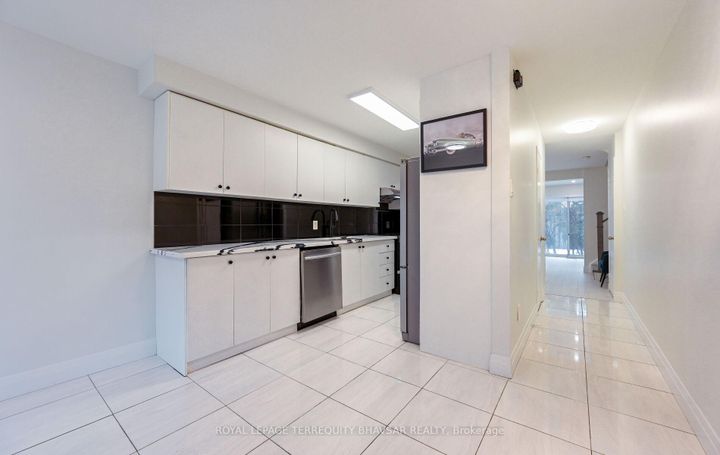 Photo 4 at 12 - 5020 Delaware Drive, Hurontario, Mississauga