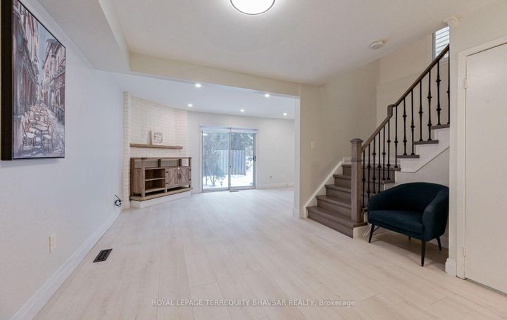 Photo 6 at 12 - 5020 Delaware Drive, Hurontario, Mississauga