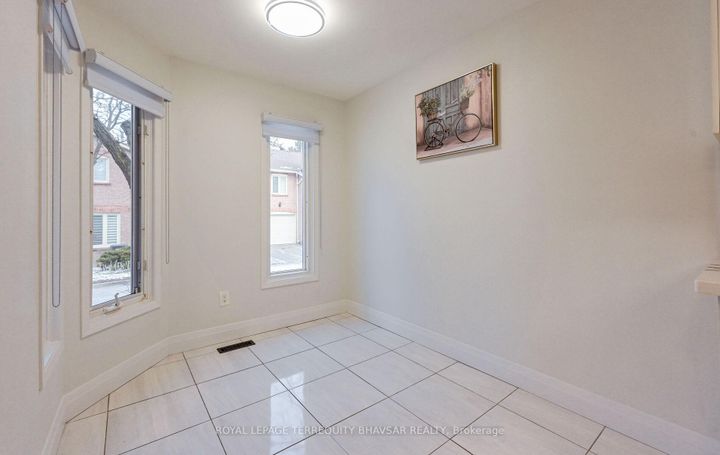 Photo 12 at 12 - 5020 Delaware Drive, Hurontario, Mississauga