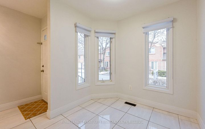 Photo 13 at 12 - 5020 Delaware Drive, Hurontario, Mississauga