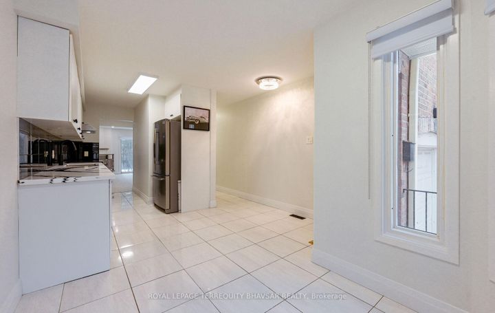 Photo 14 at 12 - 5020 Delaware Drive, Hurontario, Mississauga