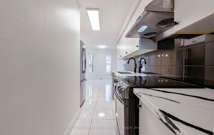 Photo 16 at 12 - 5020 Delaware Drive, Hurontario, Mississauga