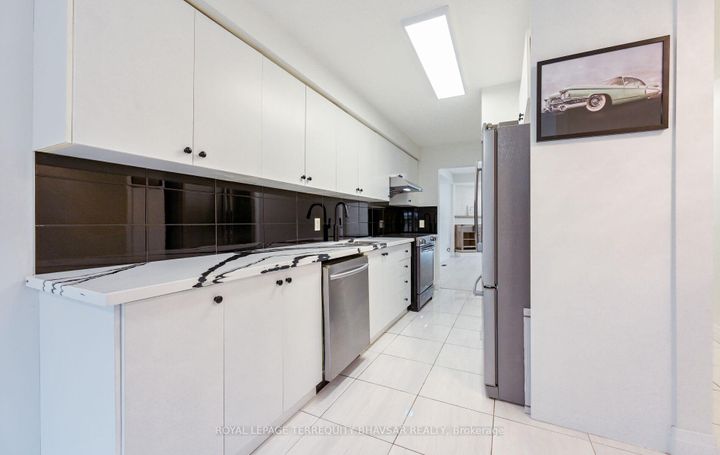 Photo 17 at 12 - 5020 Delaware Drive, Hurontario, Mississauga