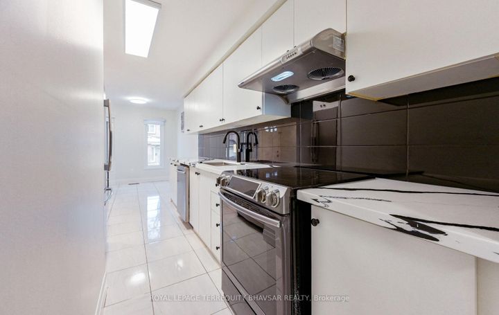 Photo 18 at 12 - 5020 Delaware Drive, Hurontario, Mississauga