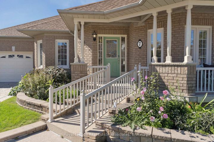 Photo 2 at 7 Powder Mill Court, Wellington, Brampton