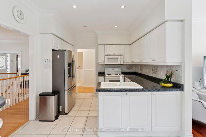 Photo 10 at 7 Powder Mill Court, Wellington, Brampton