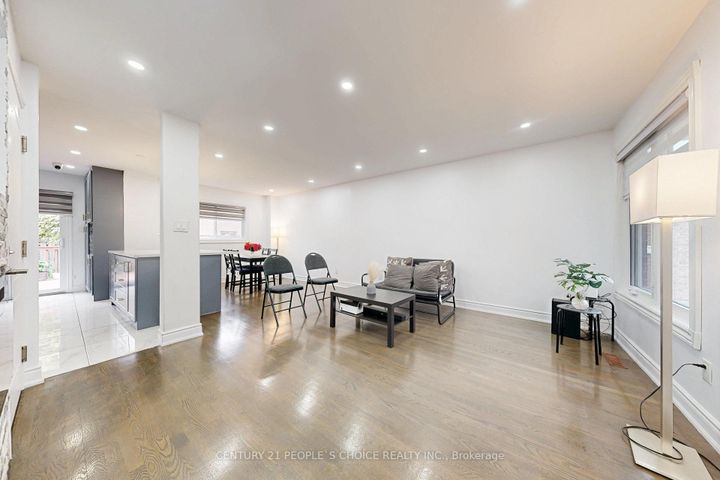 Photo 6 at 31 Dorking Drive, Heart Lake West, Brampton