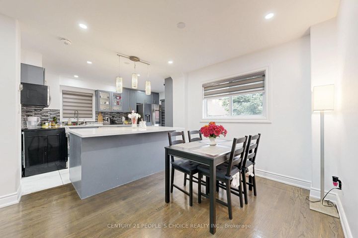 Photo 10 at 31 Dorking Drive, Heart Lake West, Brampton