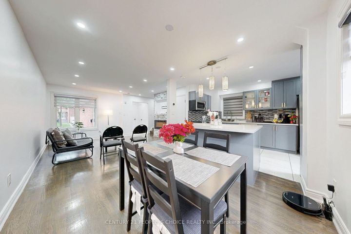 Photo 11 at 31 Dorking Drive, Heart Lake West, Brampton