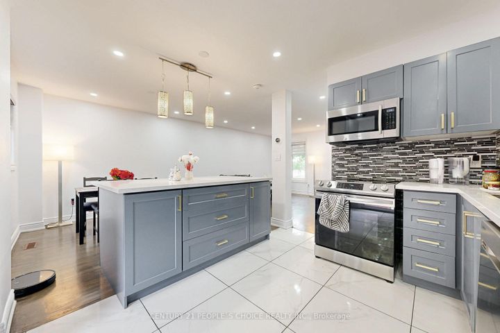 Photo 14 at 31 Dorking Drive, Heart Lake West, Brampton