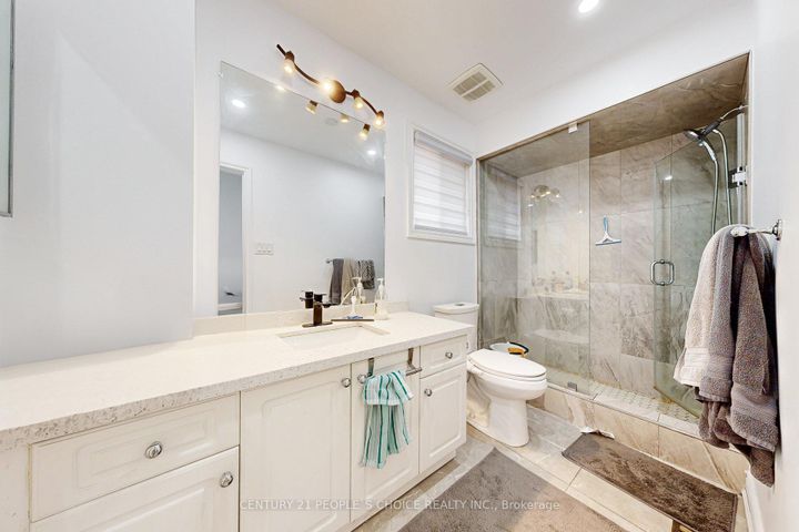 Photo 20 at 31 Dorking Drive, Heart Lake West, Brampton