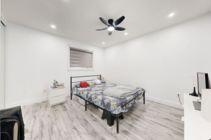 Photo 21 at 31 Dorking Drive, Heart Lake West, Brampton