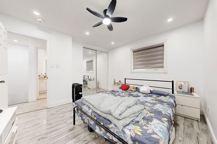 Photo 22 at 31 Dorking Drive, Heart Lake West, Brampton