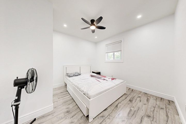 Photo 24 at 31 Dorking Drive, Heart Lake West, Brampton