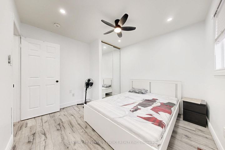 Photo 25 at 31 Dorking Drive, Heart Lake West, Brampton