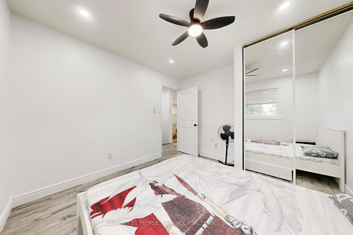 Photo 26 at 31 Dorking Drive, Heart Lake West, Brampton