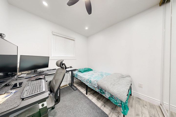 Photo 27 at 31 Dorking Drive, Heart Lake West, Brampton