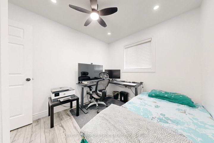 Photo 28 at 31 Dorking Drive, Heart Lake West, Brampton