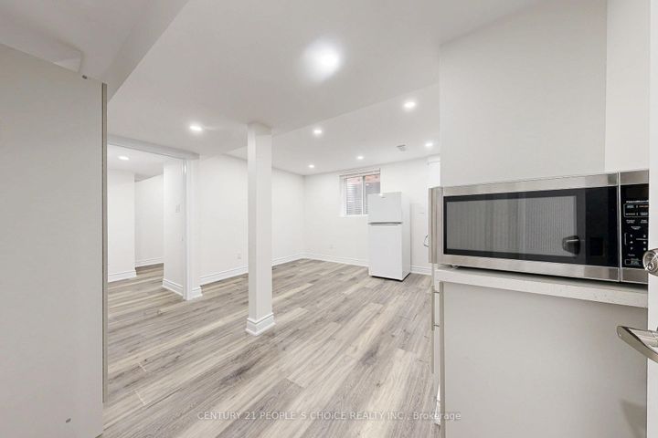 Photo 31 at 31 Dorking Drive, Heart Lake West, Brampton