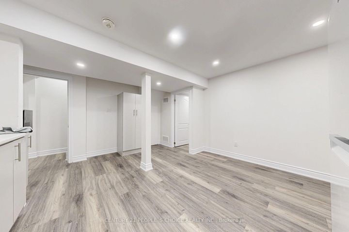 Photo 32 at 31 Dorking Drive, Heart Lake West, Brampton