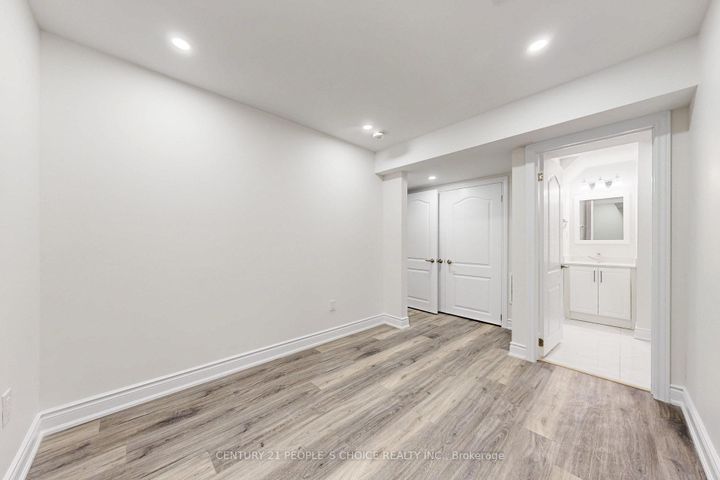 Photo 37 at 31 Dorking Drive, Heart Lake West, Brampton