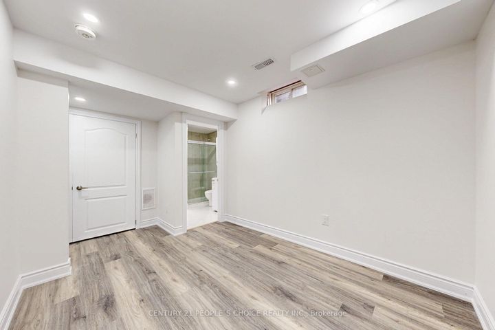 Photo 38 at 31 Dorking Drive, Heart Lake West, Brampton