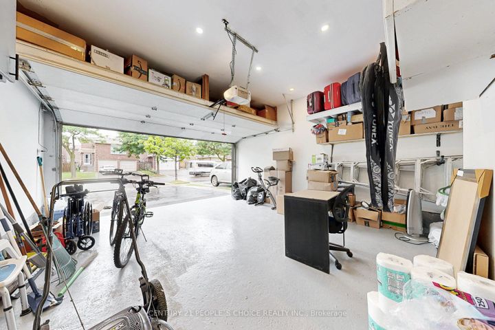 Photo 40 at 31 Dorking Drive, Heart Lake West, Brampton